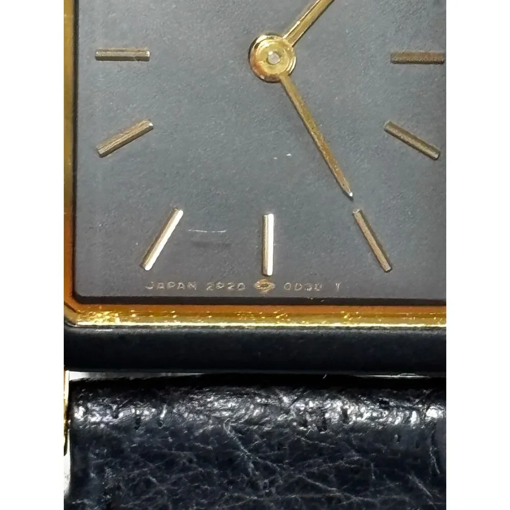 Vintage Seiko 2P20-5000 gold tone women's watch with black leather, working